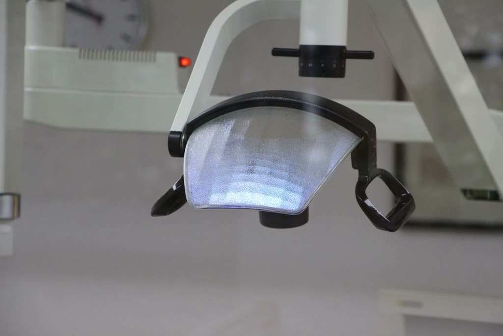 Overhead treatment lamp